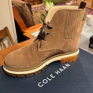 Tahoe ladies brown suede boots. Almost Brand new. Size 7.5.